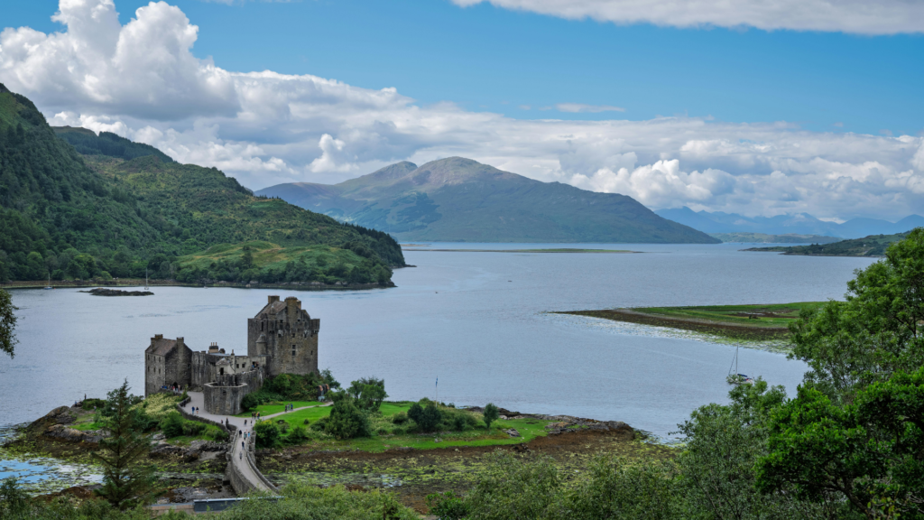 LAKES & VALLEYS-Scotland